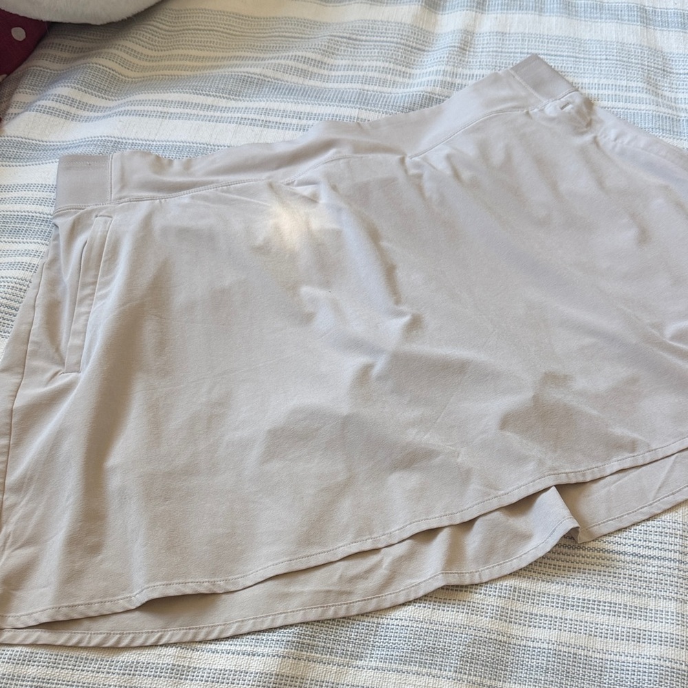 Athleta Women's Cream Skort